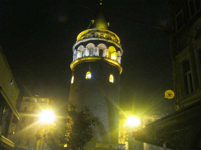 برج گالاتا استانبول در شب