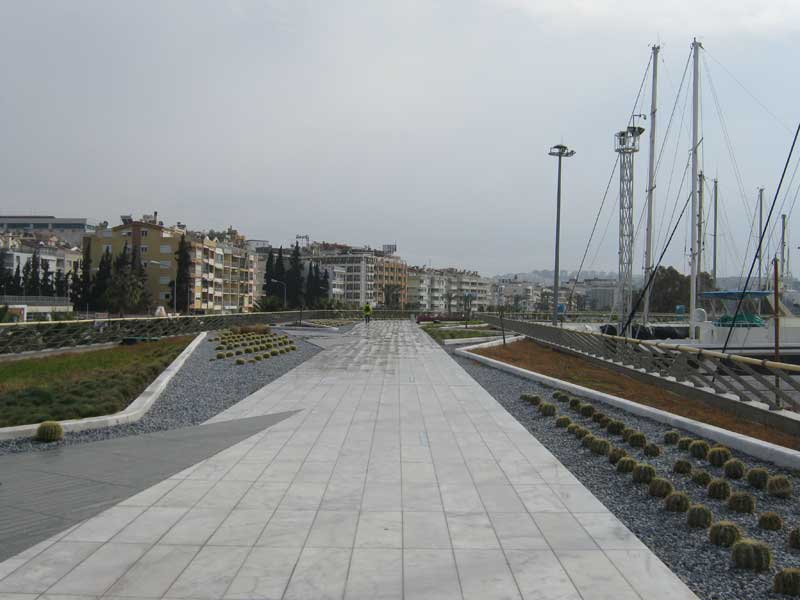 مسیر کنار اسکله در کوش آداسی