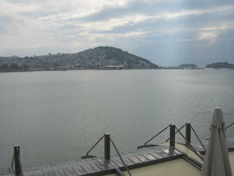 نمایی از دریای اژه و شهر کوش آداسی