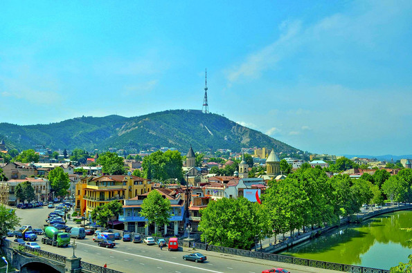 نمایی از شهر تفلیس در گرجستان