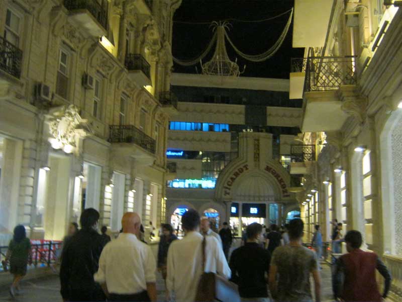 خیابان منتهی به میدان فواره