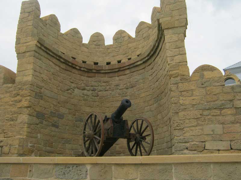 بخشی از دیوارهای شهر قدیمی